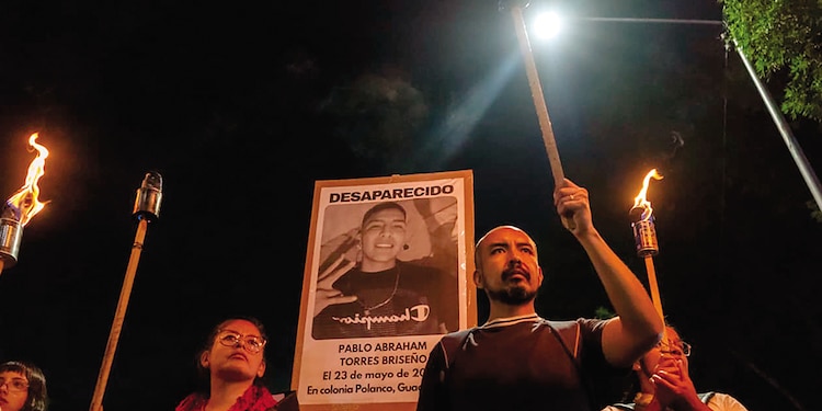 Los activistas partieron con antorchas desde la estación Registro Federal.