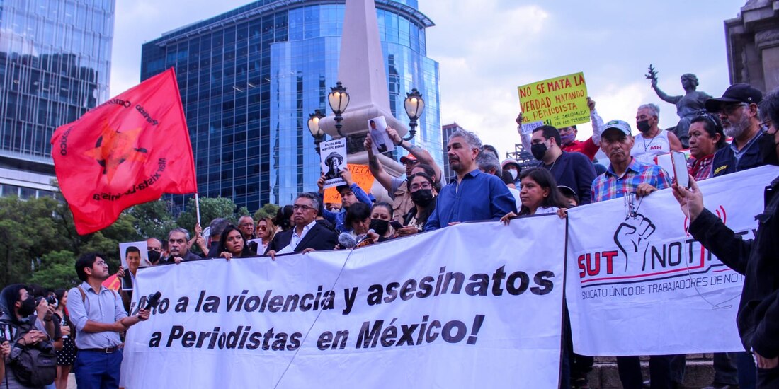 En la última semana en México han asesinado a dos periodistas y un periodista.