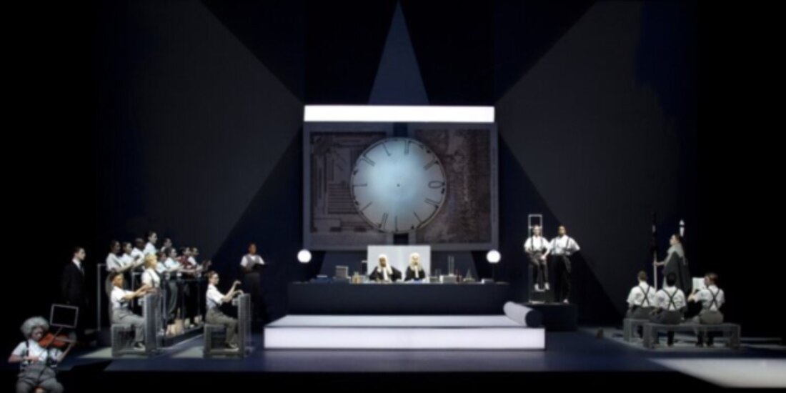 En su obra más famosa, Einstein on the Beach, colaboró el compositor Philip Glass y que rompió los esquemas de la ópera convencional.