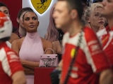 Kim Kardashian en los pits de Ferrari.