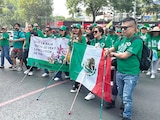 Personas débiles visuales, ayer, en la protesta sobre Paseo de la Reforma.
