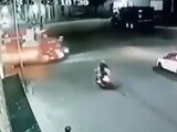 Dos menores de edad mueren al chocar con tráiler en Iztapalapa.