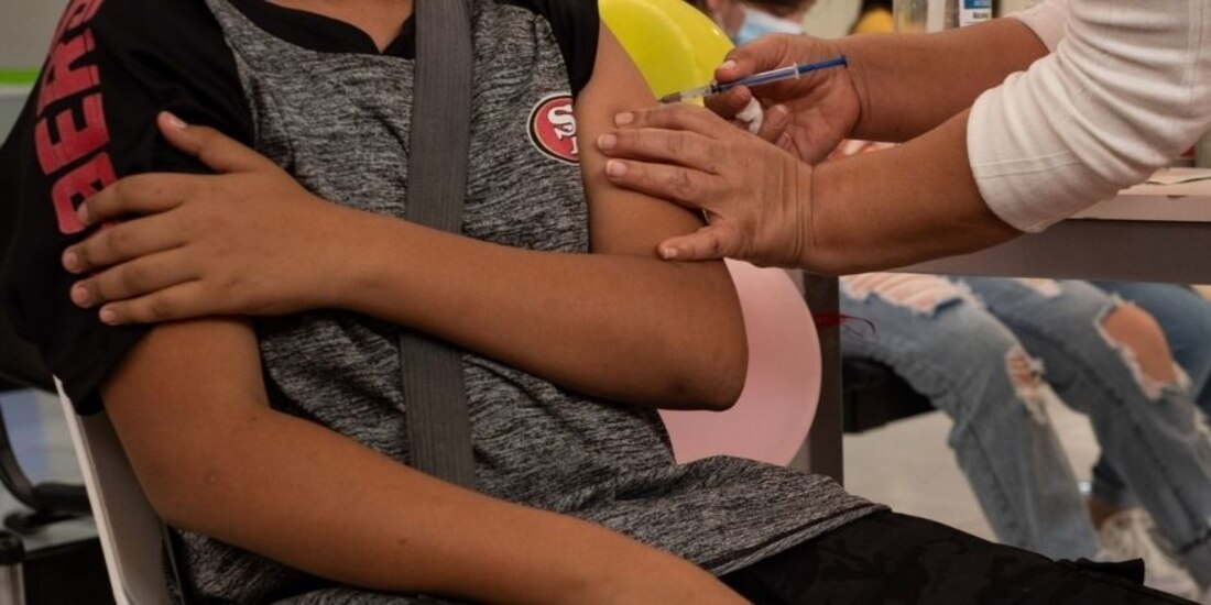 Edoméx anunció fechas de vacunación para menores de 12 y 13 años en 38 municipios.