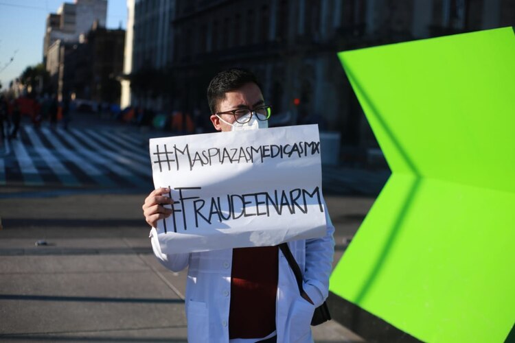 Se manifestaron frente a Palacio Nacional.