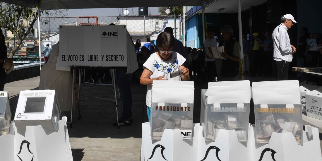 Jornada electoral de la casilla correspondiente a la sección 4922 de la alcaldía Miguel Hidalgo ubicada en la escuela primaria El Chamizal.