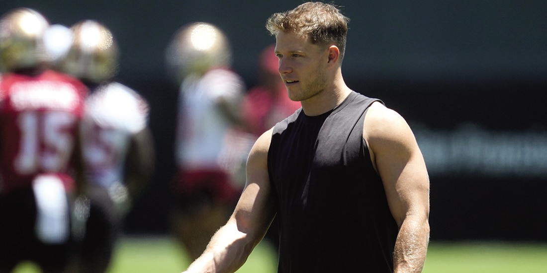 CHRISTIAN MCCAFFREY durante una práctica de San Francisco, el 3 de junio.