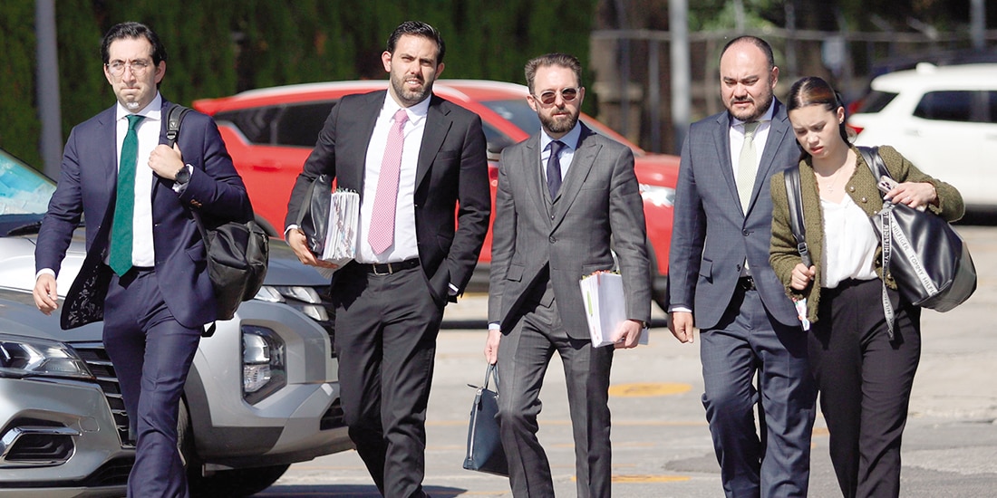 Pablo Campuzano de la Mora (c.), abogado de Javier Duarte, el miércoles.