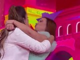 Mariazel y Mariana Echeverría sellaron su amistad con un beso en la boca en Me Caigo de Risa