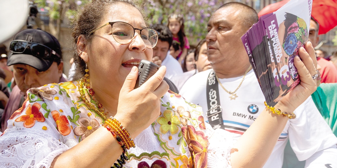 La Ministra Lenia Batres, ayer, por las calles del centro histórico.