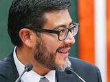 Reyes Rodríguez Mondragón es Licenciado en Derecho por el ITAM, continuó sus estudios de posgrado en el CIDE, en donde hizo la maestría en administración y políticas públicas y, posteriormente, realizó el master en Derecho y Sociedad, en el Instituto Internacional de Sociología Jurídica