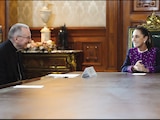 El enviado del Vaticano, ayer, con la Presidenta; abajo, en la Basílica.
