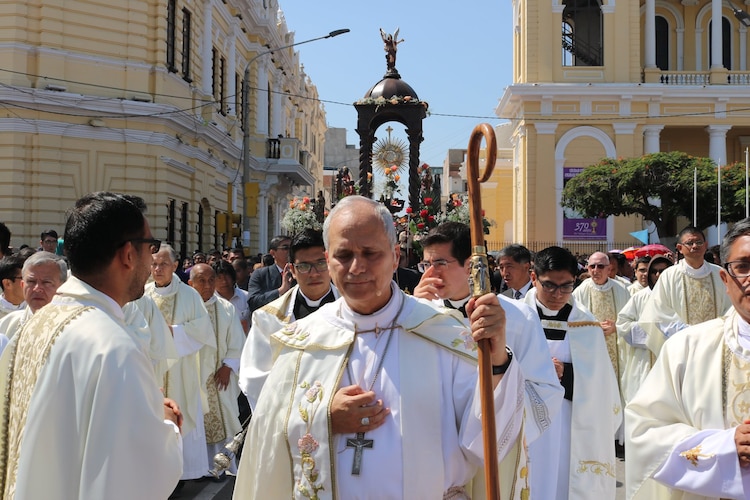Así se veía el Papa León cuando era obispo en la Diócesis de Chiclayo