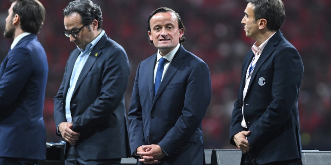 Mikel Arriola durante la premiación de la Concachampions.
