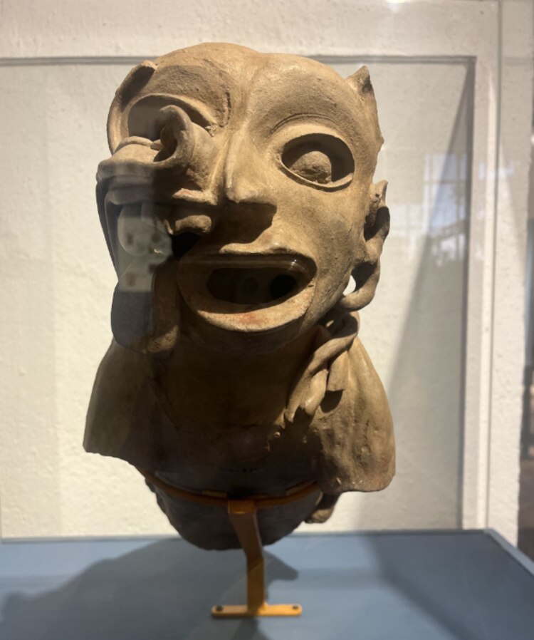 Figura que refleja la cosmovisión dual prehispánica.