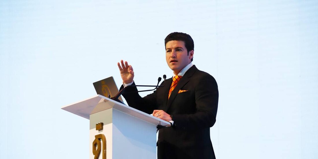 Samuel García, gobernador de Nuevo León, durante la presentación del mensaje por su Segundo Informe.
