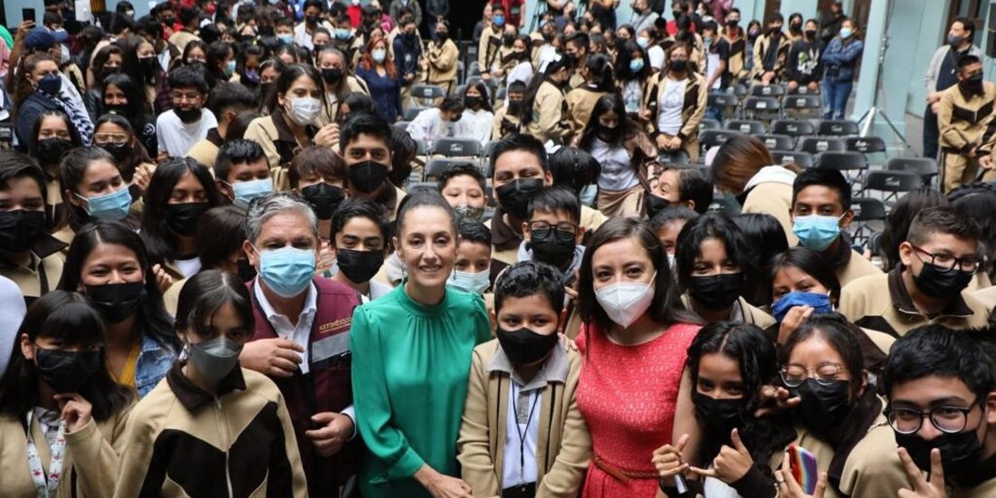 Claudia Sheinbaum en la Escuela Secundaria Técnica 63 “Melchor Ocampo'' 