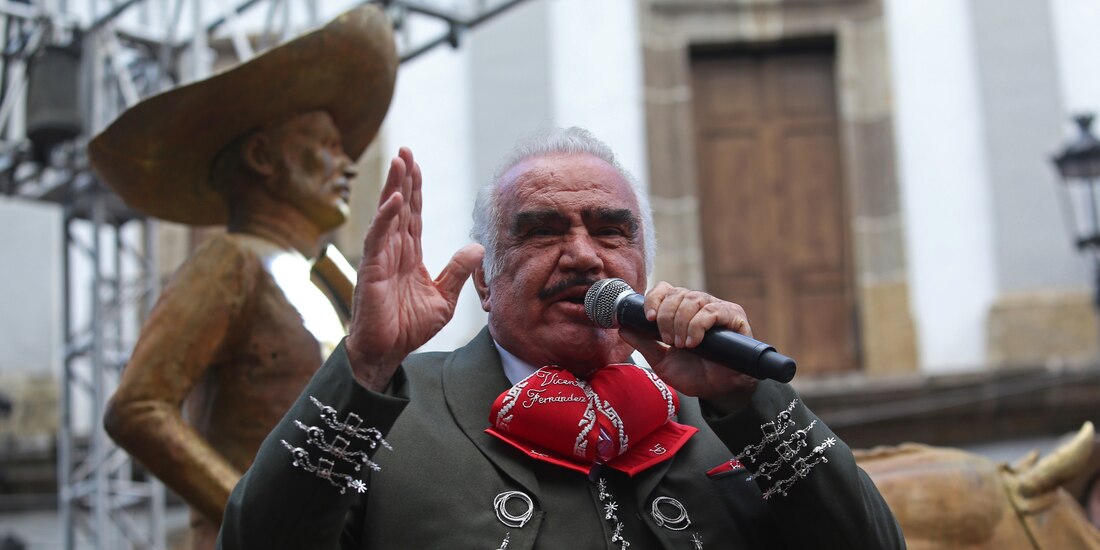 Vicente Fernández falleció la mañana de este domingo.