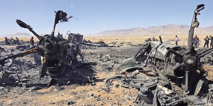 Restos de un avión estadounidense, ayer.