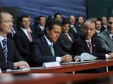 El 20 de diciembre de 2013, el expresidente Enrique Peña Nieto firmó el decreto con el que se promulga la Reforma Energética. De izquierda a derecha, Ricardo Anaya Cortes, EPN, Raúl Cervantes, Rafael Moreno Valle y Luis Videgaray.