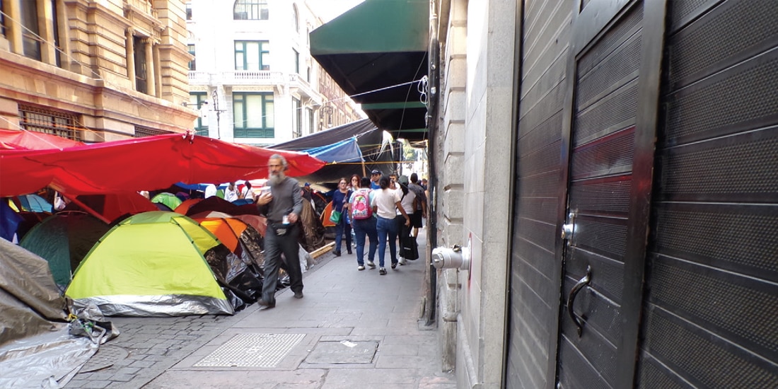CAMPAMENTO
de la CNTE sobre
la calle Bolívar,
este miércoles.