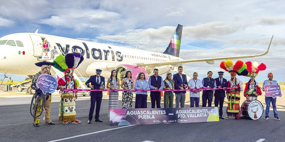 INAUGURACIÓN de las nuevas rutas aéreas en la entidad, ayer.