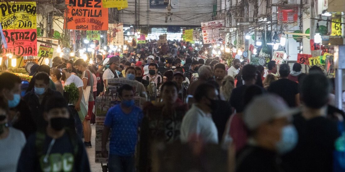 Es visible el incremento de personas en los diferentes mercados, como es el caso de la Central de Abastos que ya presenta un visible incremento de clientes.