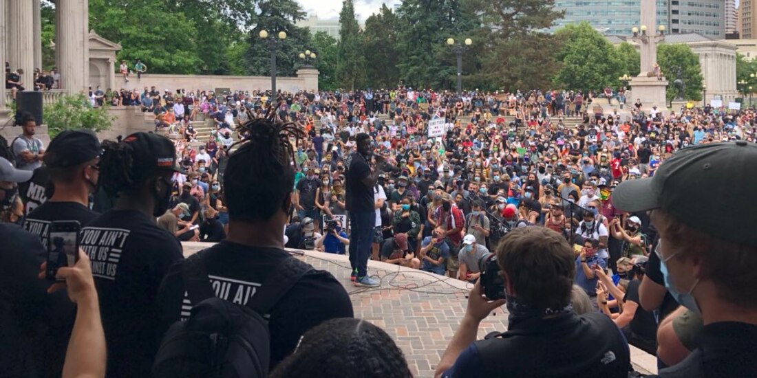 Los integrantes de la escuadra de Denver expresaron su descontento con la desigualdad racial en Estados Unidos.