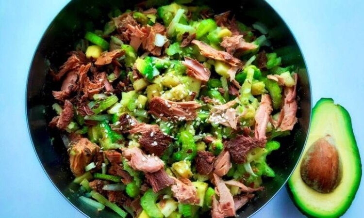 Esta cuaresma, prueba diversas ensaladas de atún para tu familia.