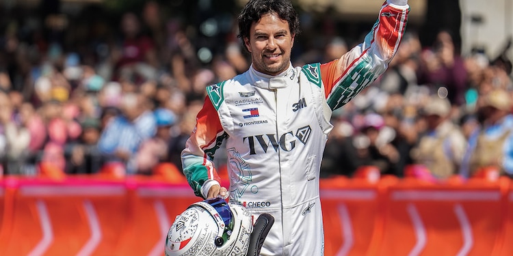 El volante tapatío, ayer, en su presentación en México en Paseo de la Reforma