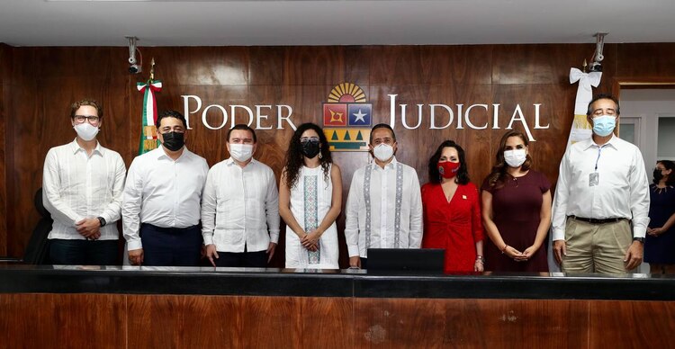 Autoridades locales y federales.