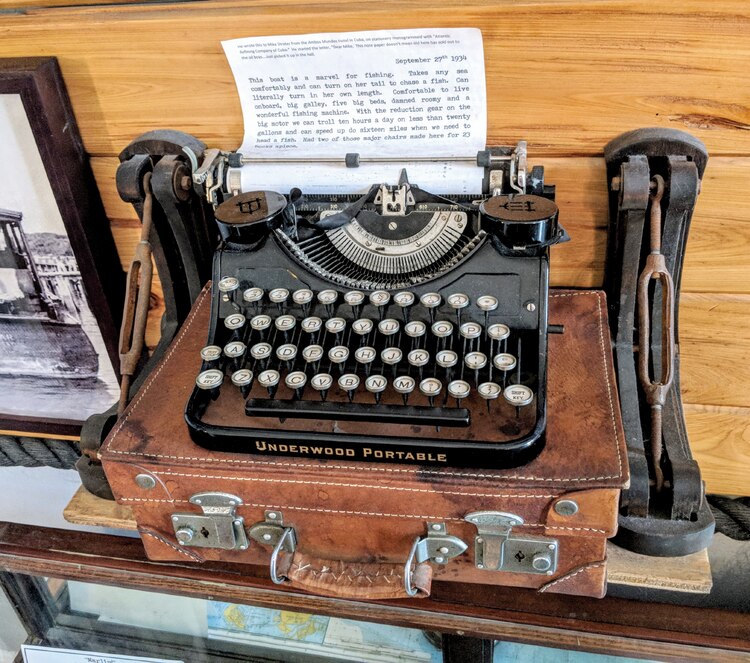Maquina de escribir Underwood Portable.