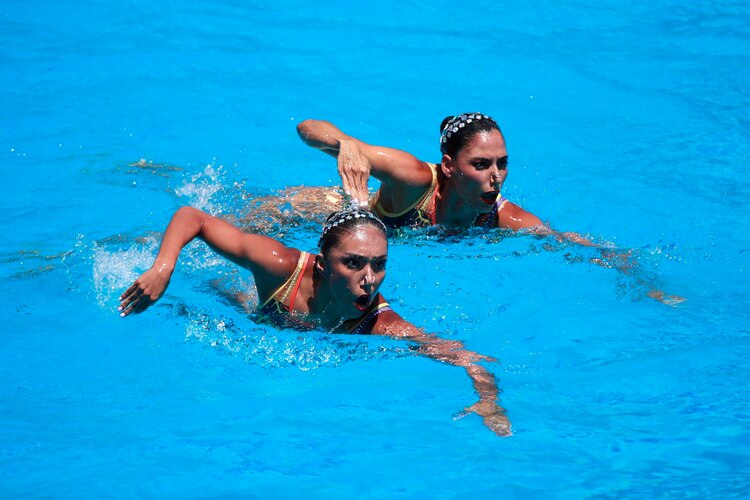 Las nadadoras mexicanas, Joana Jiménez (izq.) y Nuria Diosado, ayer, en la categoría
de dueto técnico de natación artística en los Juegos Centroamericanos y del Caribe.