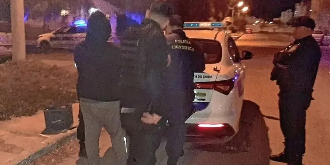Hombre le corta los dedos a un sujeto que entró a robar a su casa.