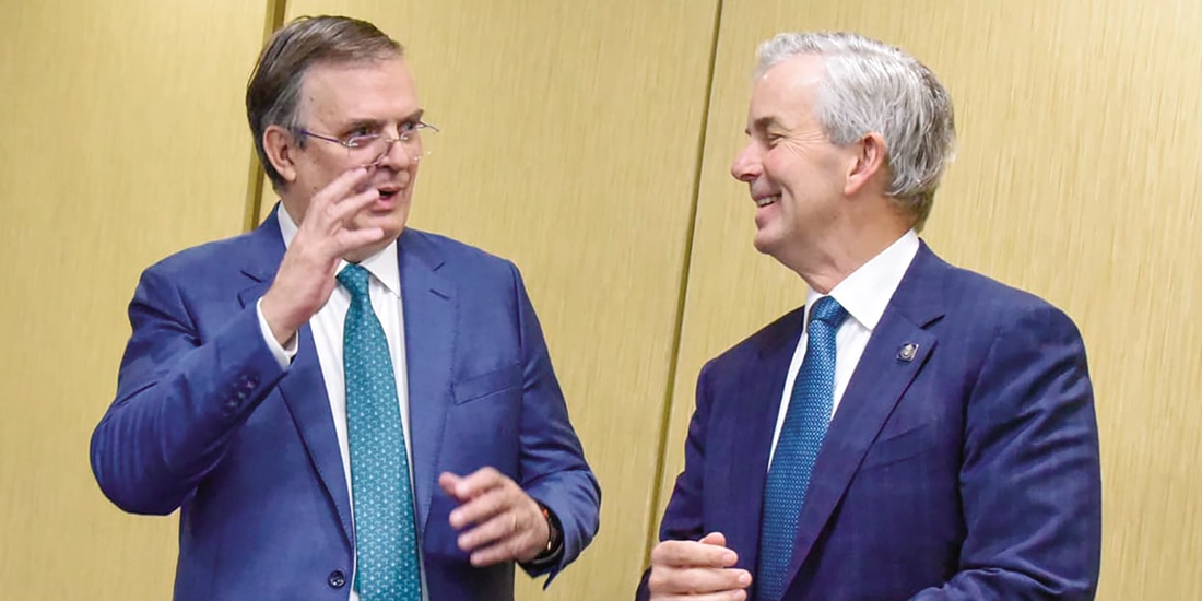 Marcelo Ebrard (izq.) y Jeffrey Goettman, en encuentro sobre el T-MEC, ayer.