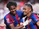 Lamine Yamal y Raphinha celebran en Mestalla.