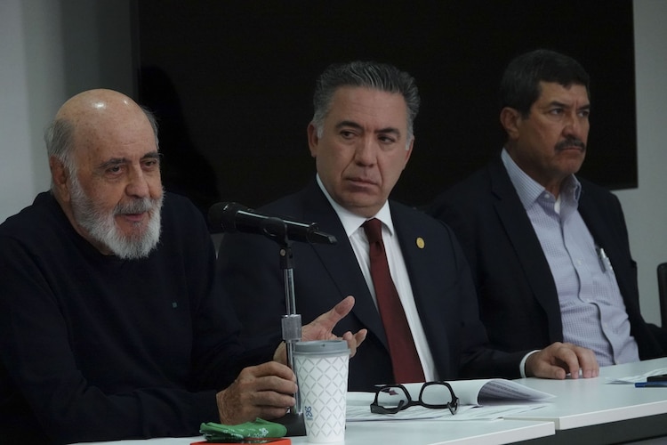 De izq. a der.: los senadores José Antonio Cruz Álvarez, Enrique Inzunza Y Javier Corral, en la Cámara alta.