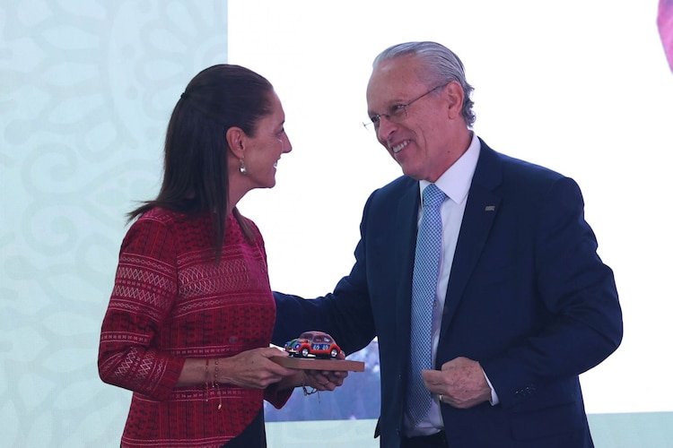 La Presidenta Claudia Sheinbaum Pardo y el presidente del CCE, José Medina Mora Icaza.