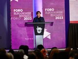 Durante el Foro Elecciones Edomex 2023, impartido en el Tec de Monterrey campus Toluca, la candidata Delfina Gómez expuso las propuestas que tiene para 'abrirles las puertas a la educación, al empleo, a la cultura y a la salud' de los jóvenes.