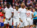 Sergio Ramos se lamenta después de la derrota del Sevilla contra el Atlético de Madrid.
