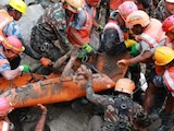 Las labores de salvamento en la central Trishuli 3A permitieron la localización de personal técnico tras quedar atrapados por la corriente.