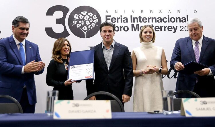 Durante el evento se entregó una placa conmemorativa al Gobierno de Coahuila