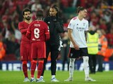 Mohamed Salah y Naby Keita, del Liverpool, después del encuentro entre los Reds y el Benfica, en Anfield, en la vuelta de cuartos de final de la Champions League.