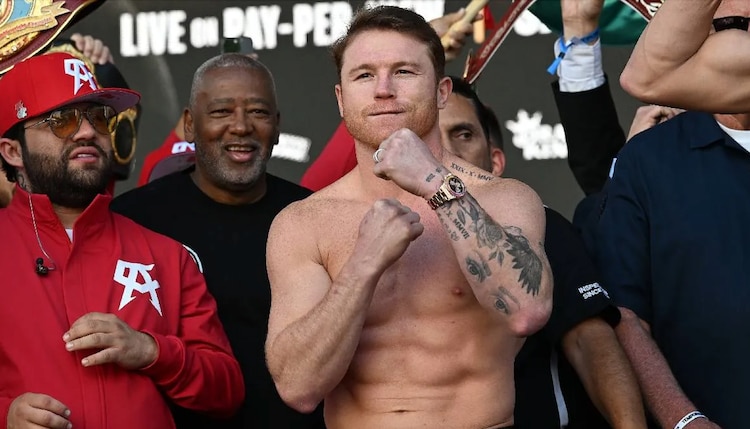 'Canelo' Álvarez es campeón unificado de peso supermedio.