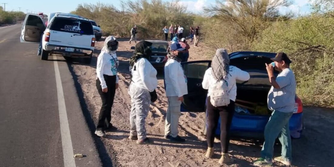 Madres buscadoras, en el lugar en donde fueron encontrados los cuerpos de las tres pequeñas, el pasado sábado.