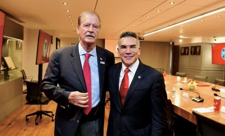 El expresidente Vicente Fox y el dirigente nacional del PRI, Alejandro Moreno, se reunieron.