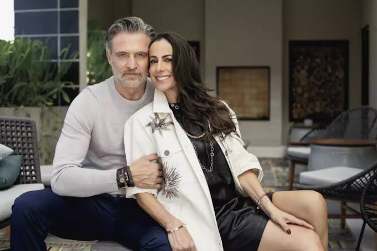 La pareja anunció su relación al público en enero de este año