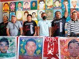 Madres y padres de los 43 normalistas desaparecidos, el pasado 7 de marzo en Tixtla, Guerrero.