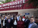 El director general del ISSSTE, Martí Batres Guadarrama, cortó el listón inaugural del nuevo establecimiento comercial.