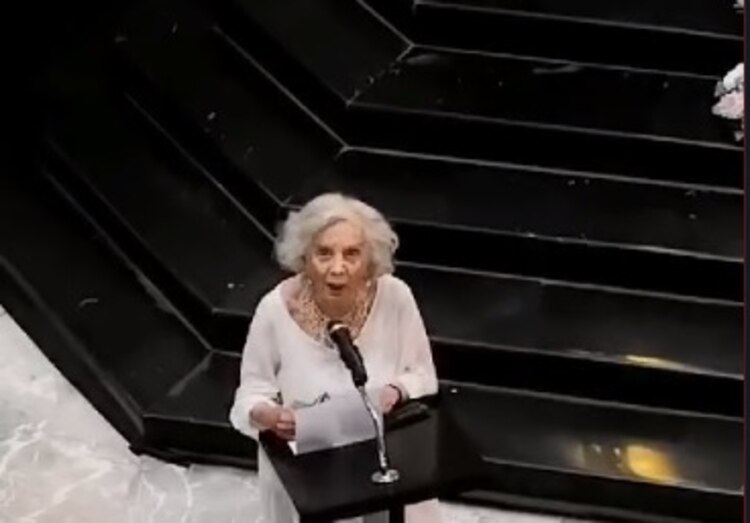 Elena Poniatowska en el homenaje a José Agustín