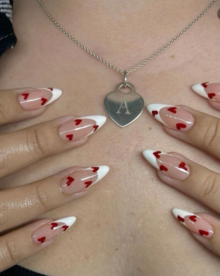 Diseños de uñas para San Valentín 2025.